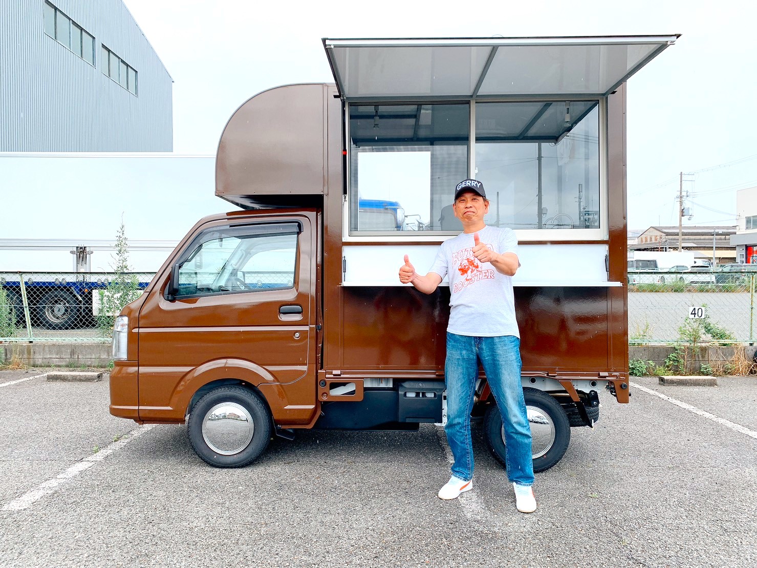 神奈川県のフランチャイズオーナーのクレープキッチンカーを納車