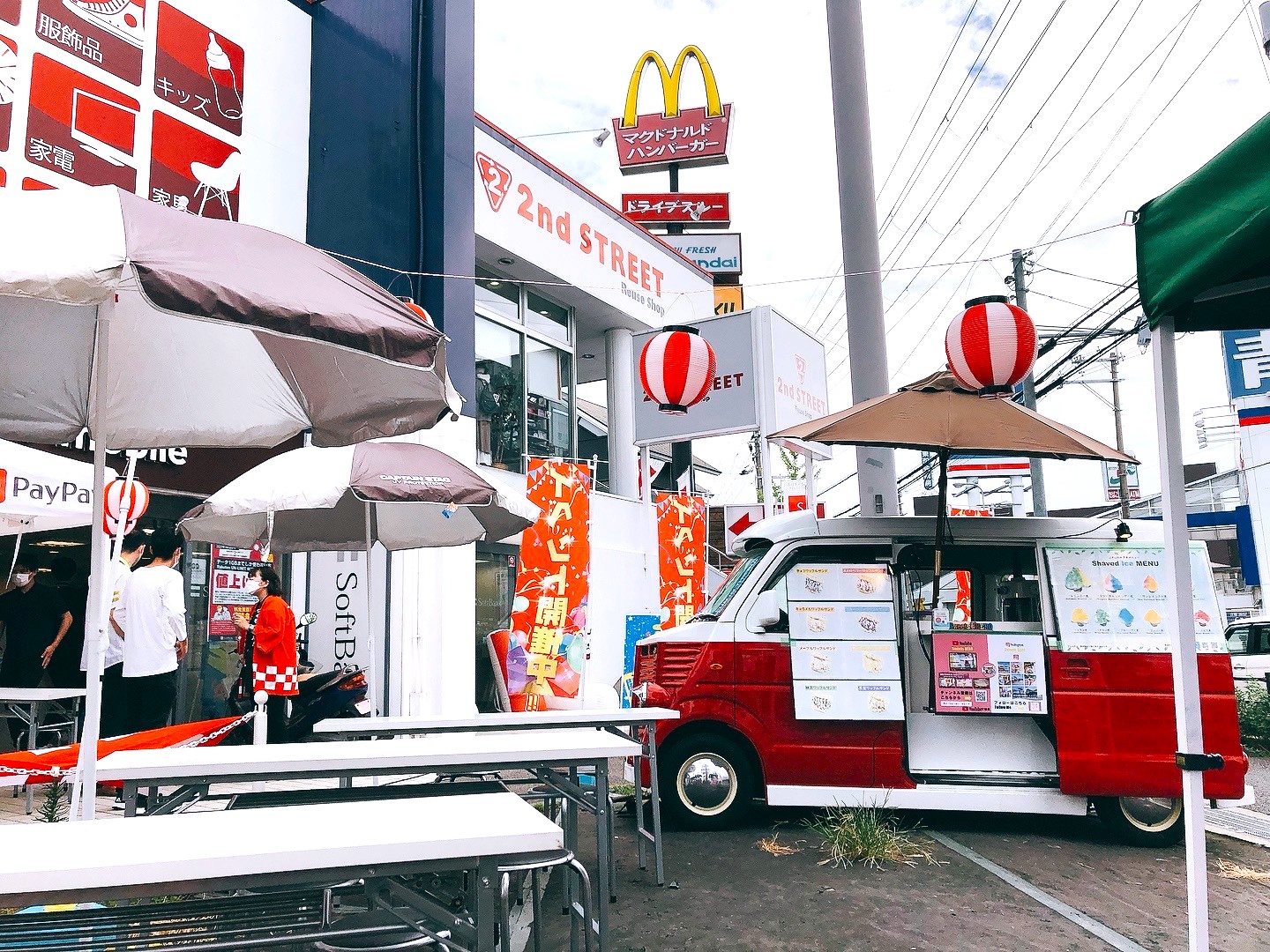 ソフトバンク2店舗同時夏祭りイベント。高槻東店にワッフルキッチンカーで出店中