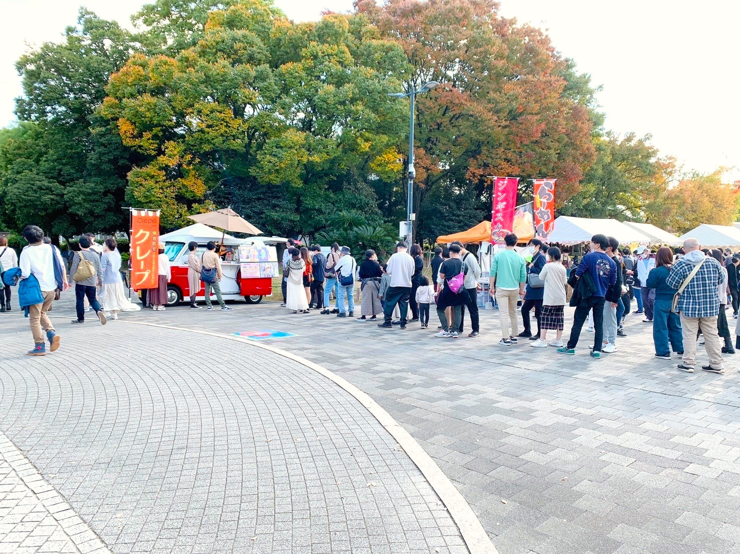 大阪公立大学の白鷺祭にクレープのキッチンカーで出店中