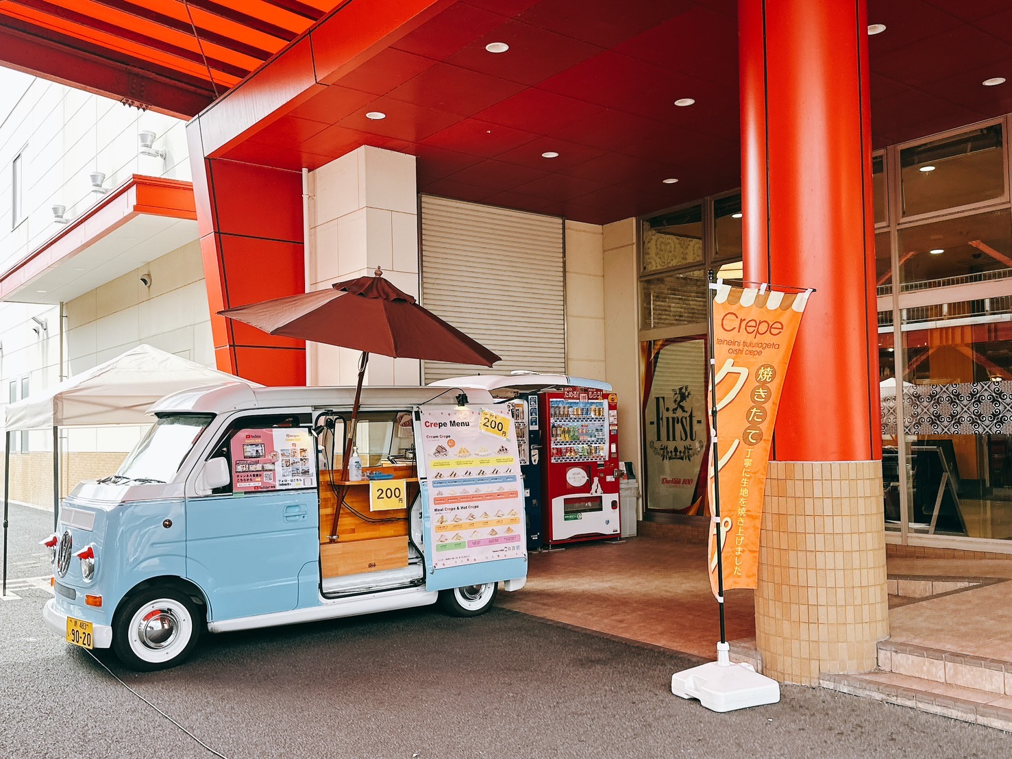 福知山市のパチンコ店にクレープのキッチンカーで出店