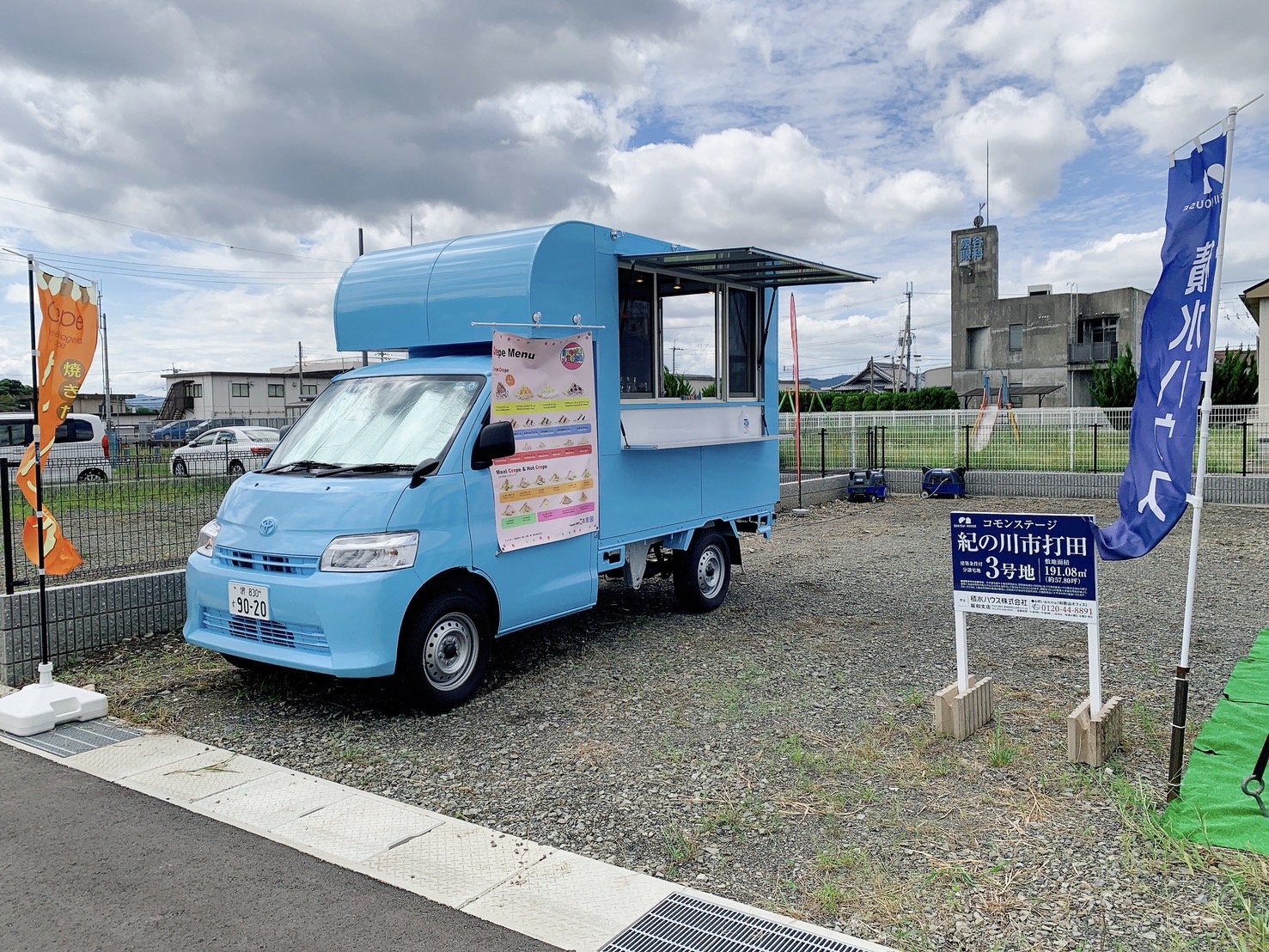 紀の川市の積水ハウスのイベントにクレープのキッチンカーで出店中