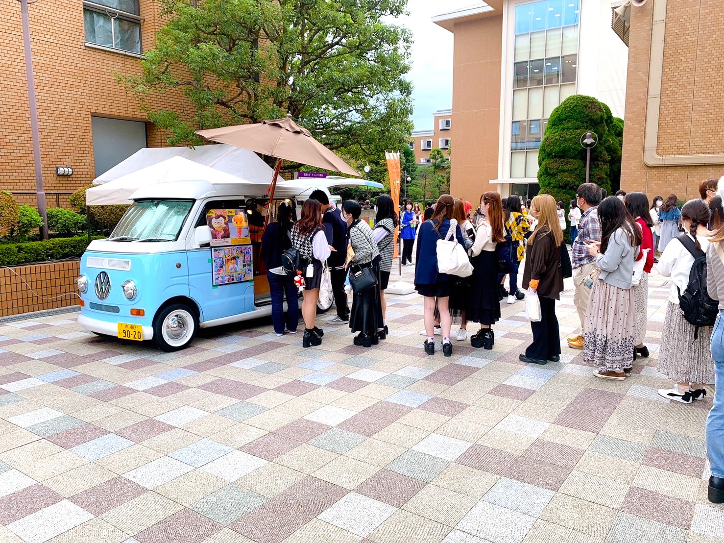 花園大学の学園祭「京花祭」でクレープキッチンカー出店中